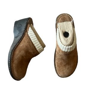 NWOB UGG Australia Gael Suede Leather Slip On Clogs Size 8